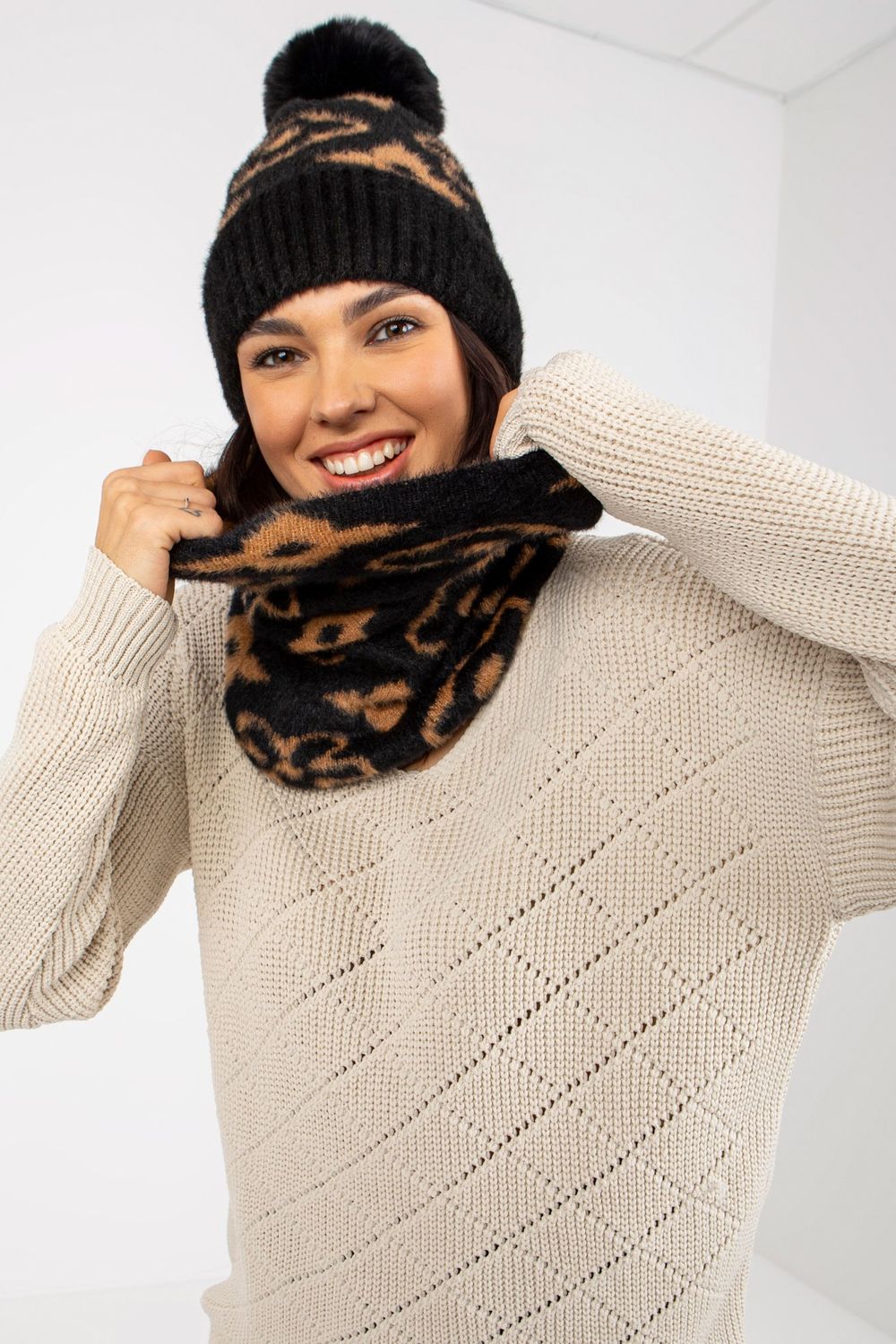  Infinity Scarf model 185921 AT  black