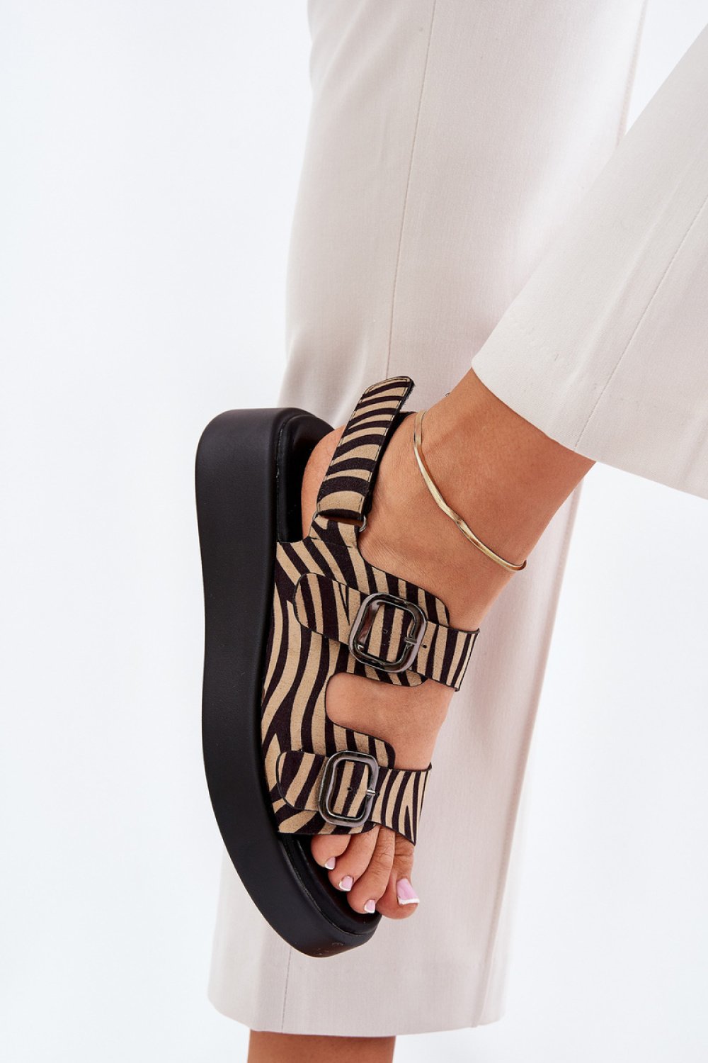  Buskin model Step in style  black