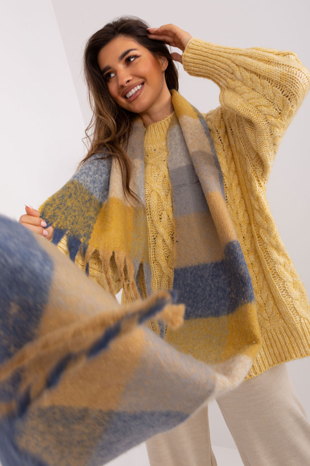  Shawl model 191726 AT  brown