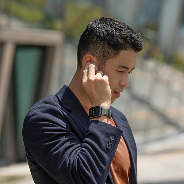 UNIQ Linus strap Apple Watch 4/5/6/7/SE/8/9/Ultra 44/45/49mm Airosoft Silicone black/midnight black