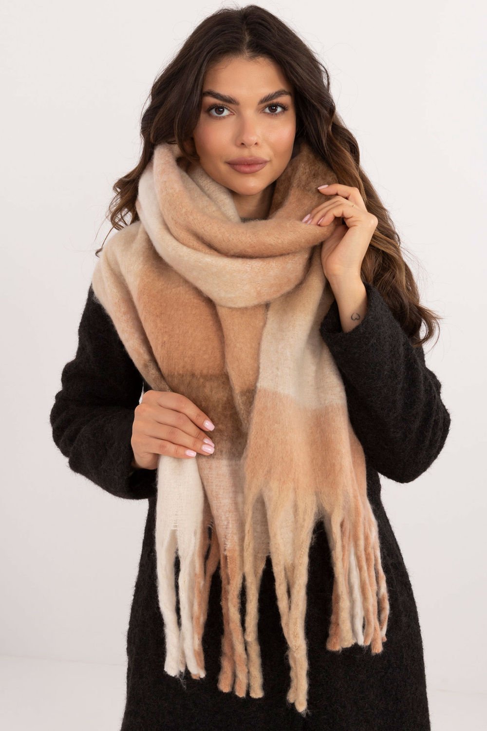  Shawl model 208263 AT  brown