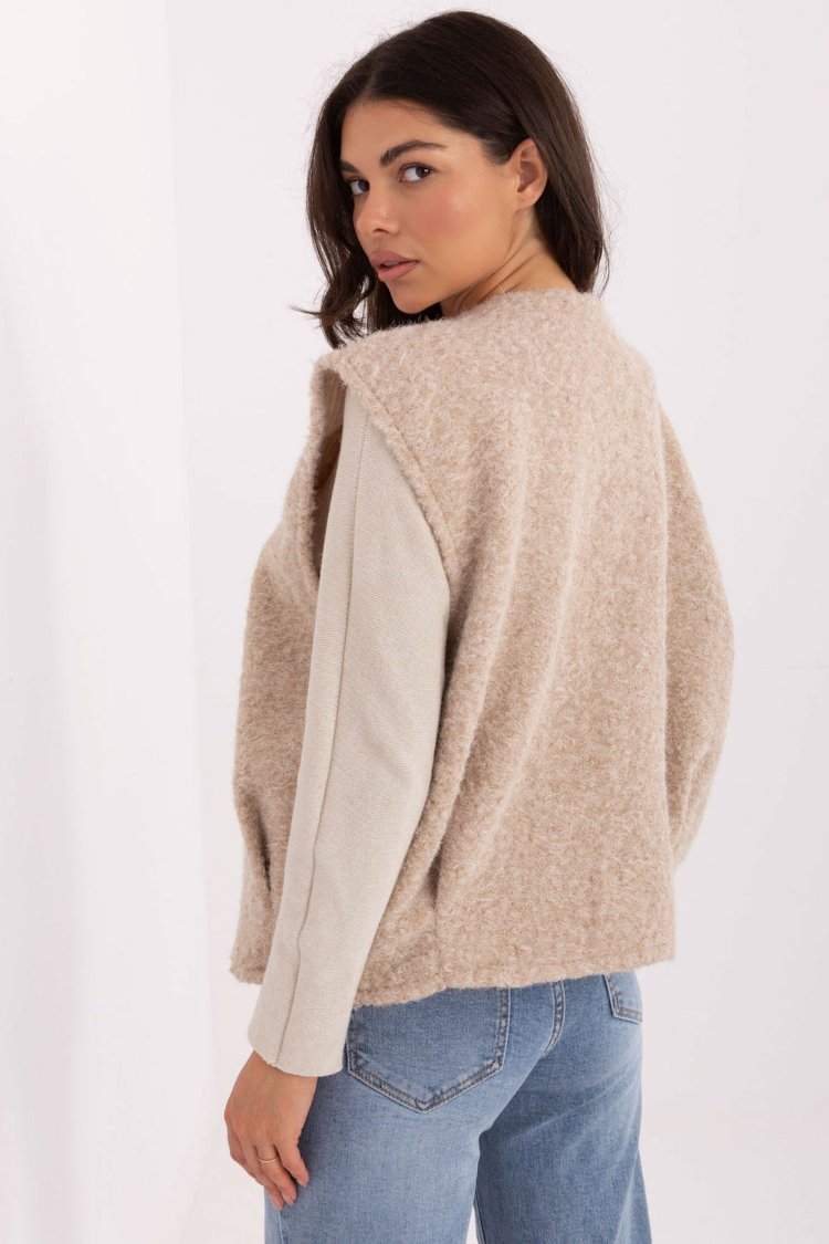  Gilet model Rue Paris  beige