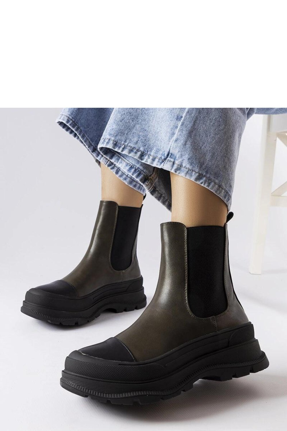  Boots model 204627 Solea  green