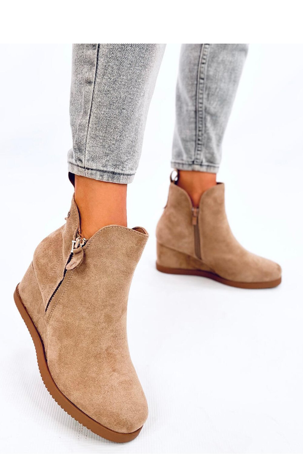  Buskin boots model 201401 Inello  beige