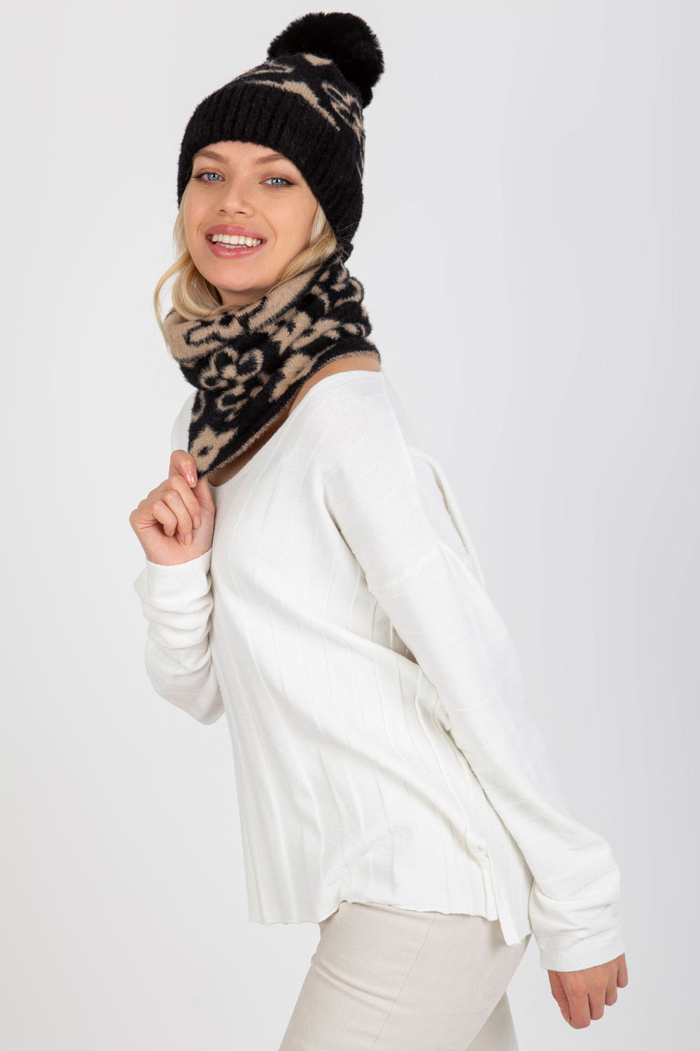  Infinity Scarf model 185922 AT  black