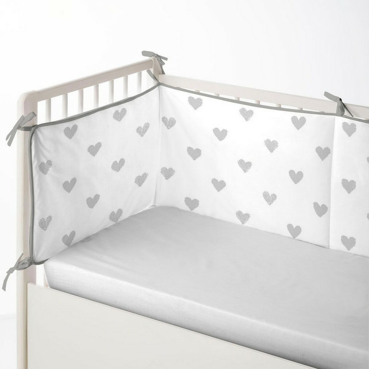Ochraniacz na łóżeczko Cool Kids Hearts (60 x 60 x 60 + 40 cm)