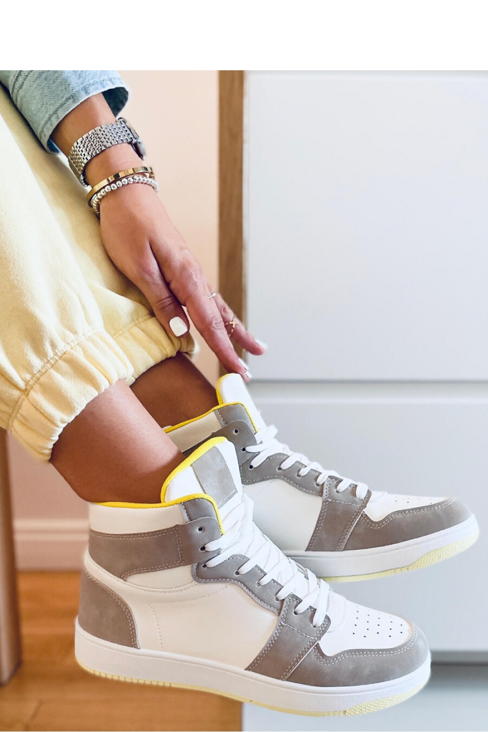Sneakers model 170606 Inello beige Damen