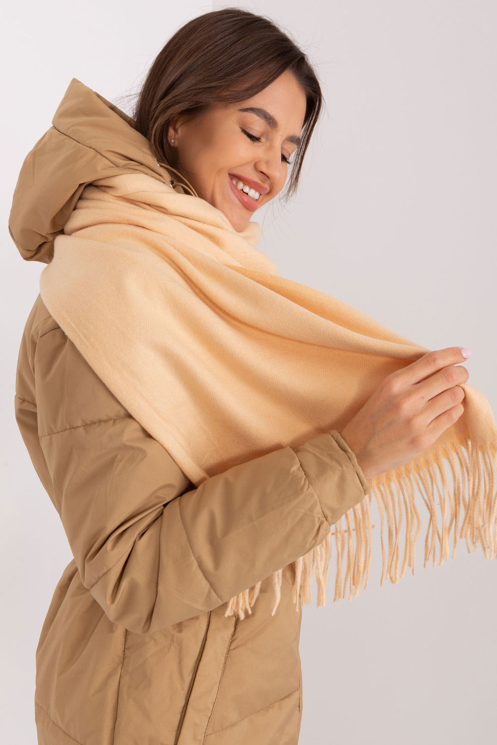  Shawl model 187607 AT  beige