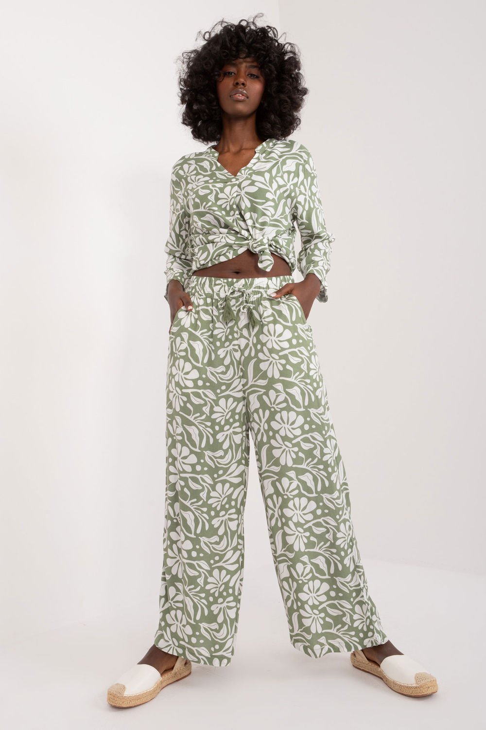  Women trousers model 196924 Sublevel  green