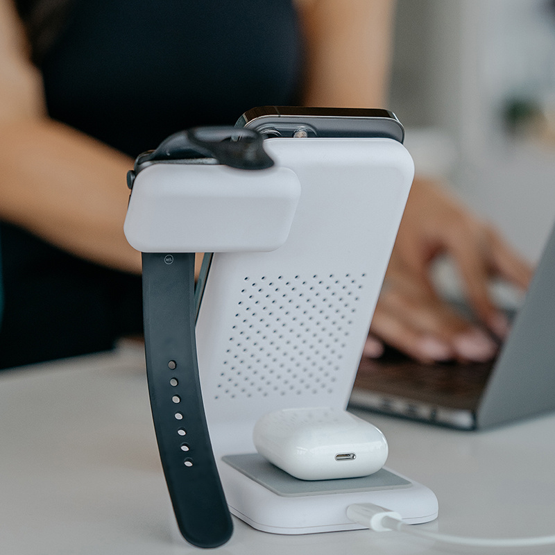STM ChargeTree Swing 3in1 to Apple iPhone, AirPods & Watch (white)