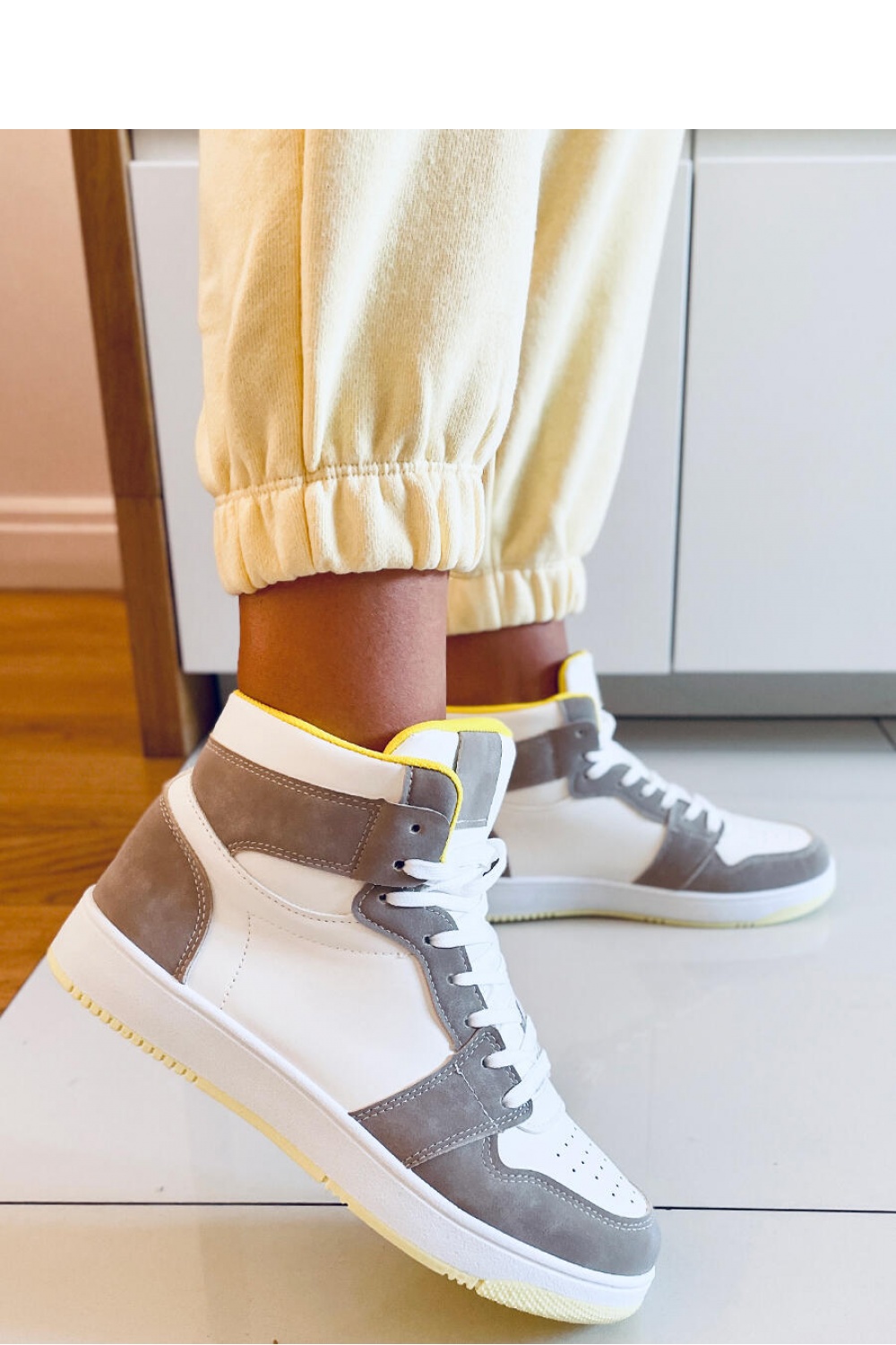 Sneakers model 170606 Inello beige Damen