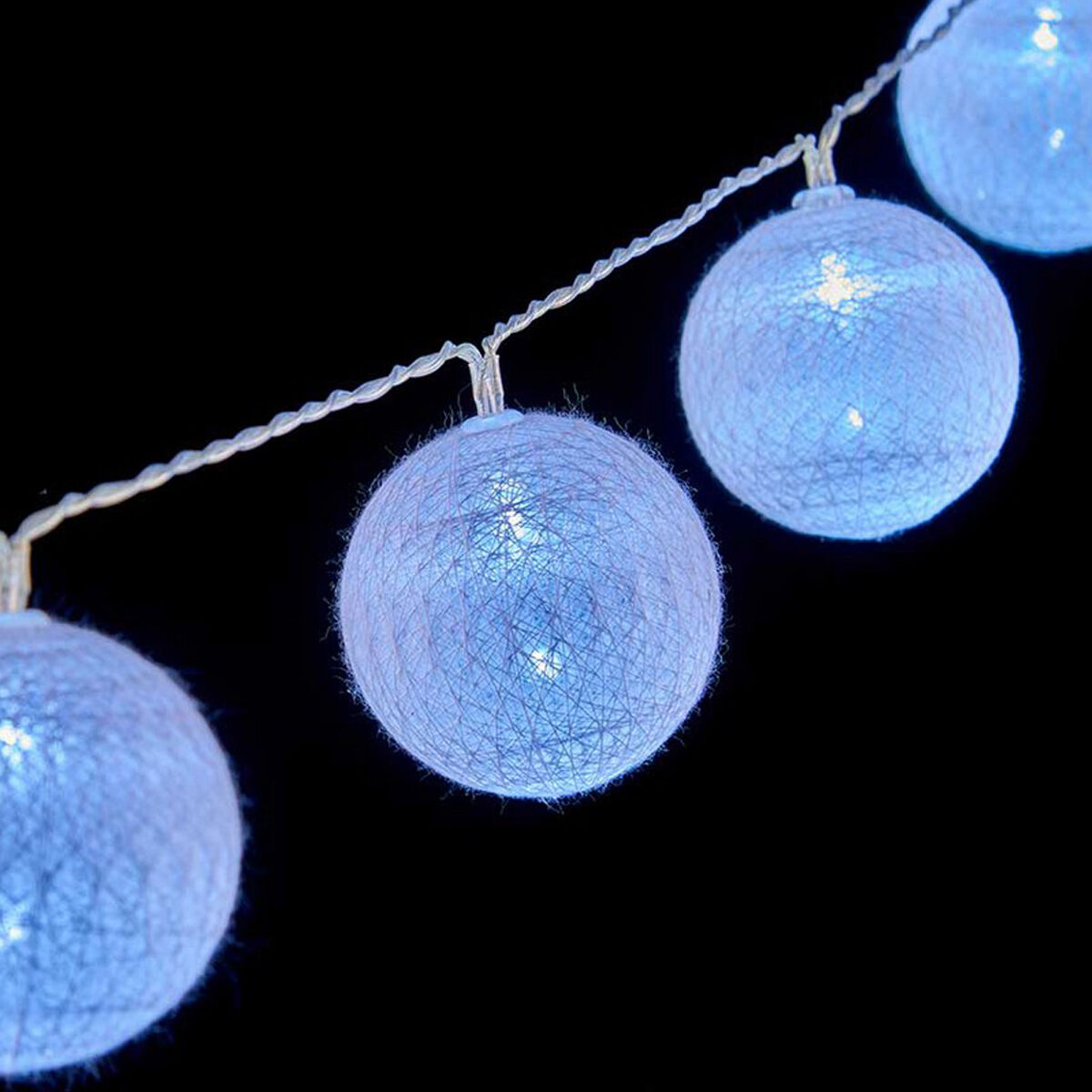 Wreath of LED Balls Ø 6 cm 2 m White
