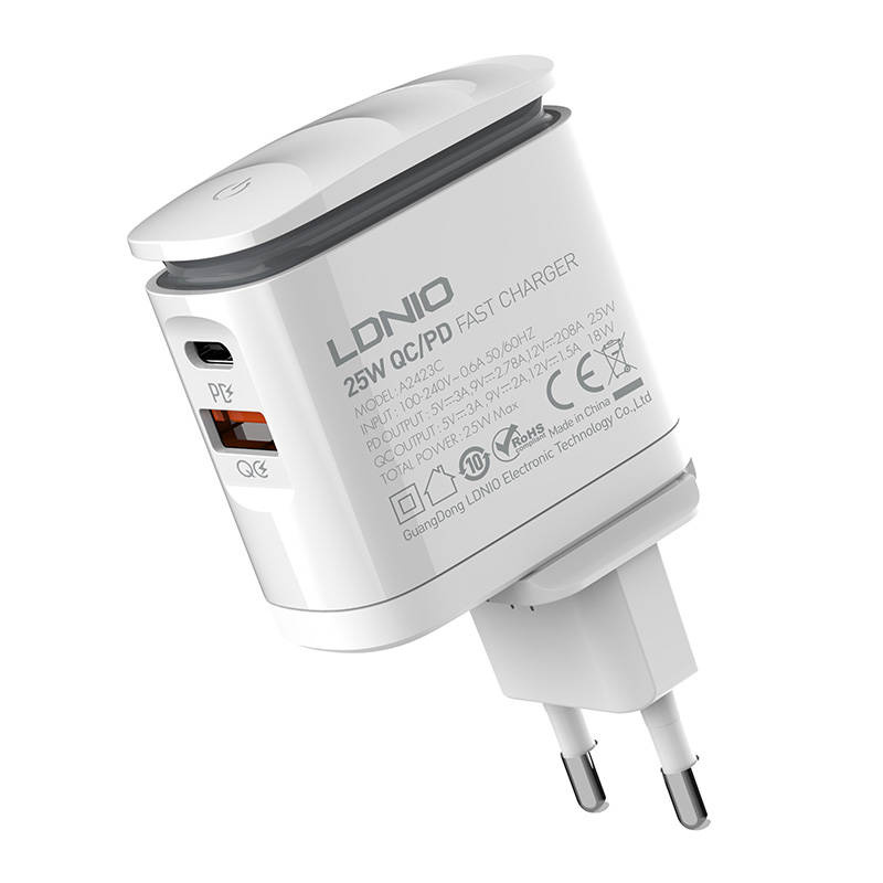 LDNIO A2423C Wall Charger USB-A, USB-C + Lightning cable