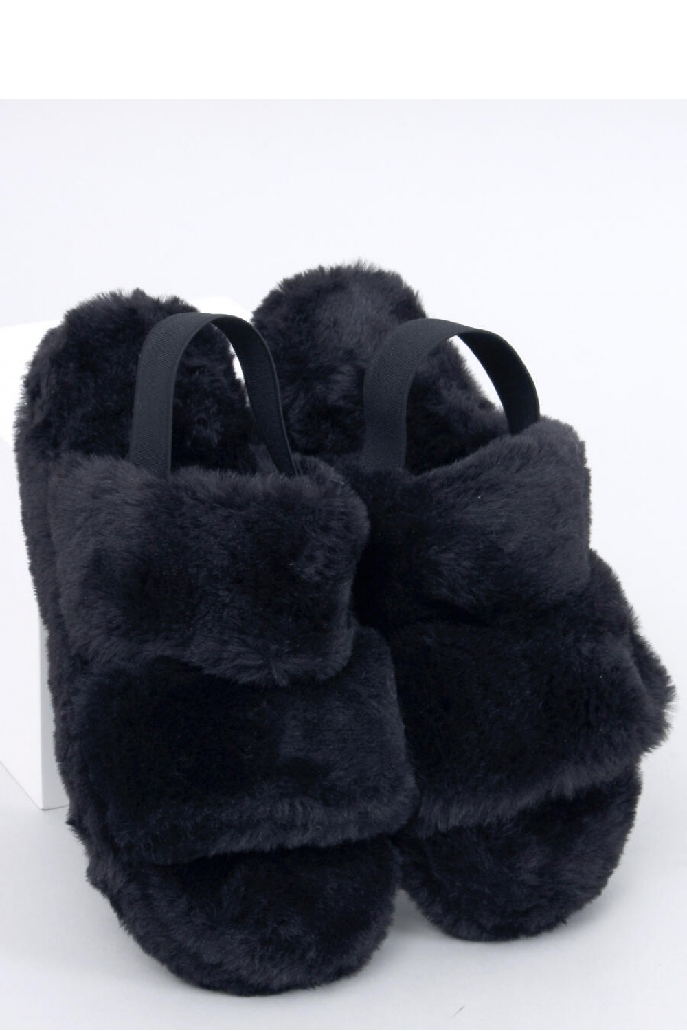  Slippers model 190361 Inello  black