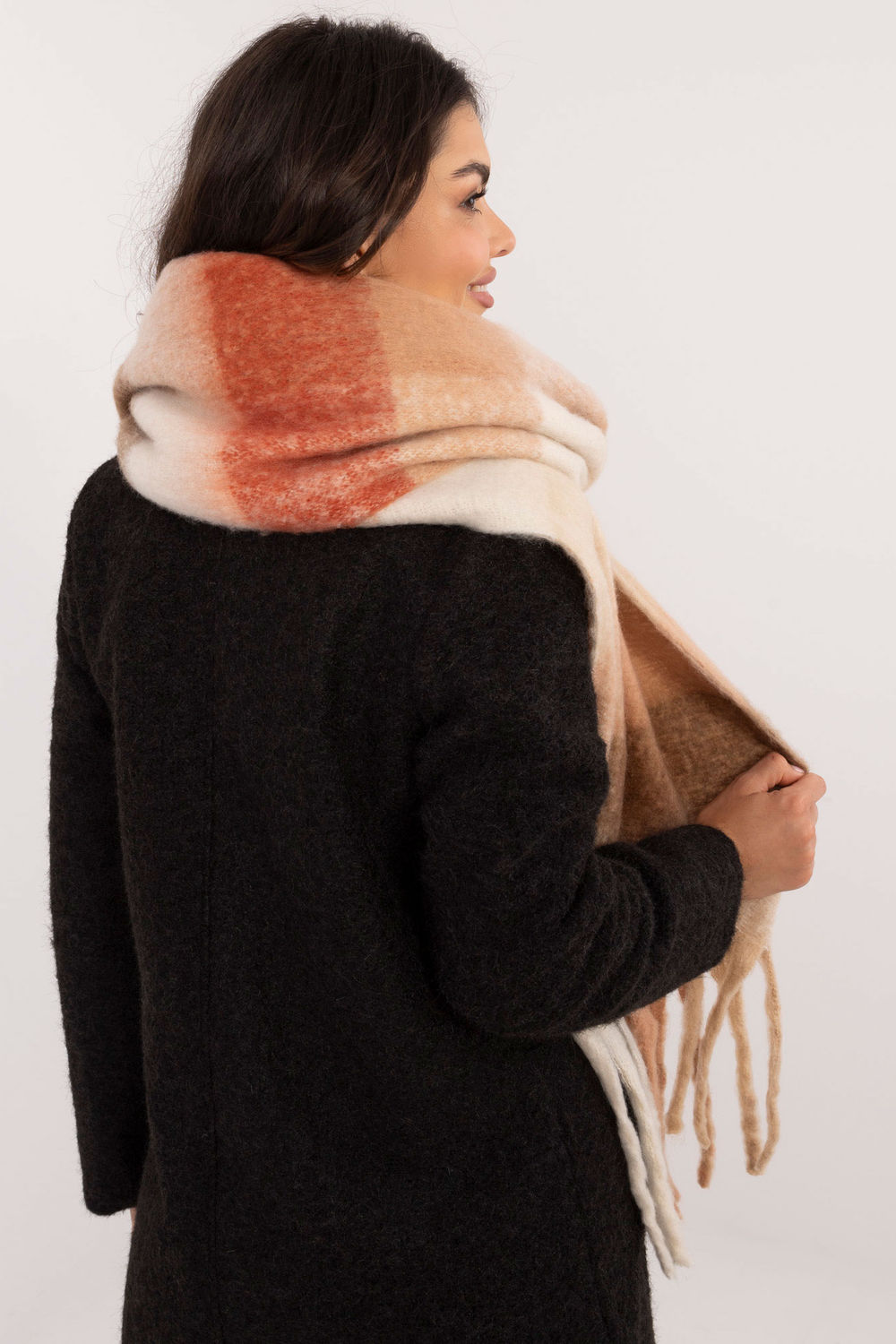  Shawl model 208263 AT  brown