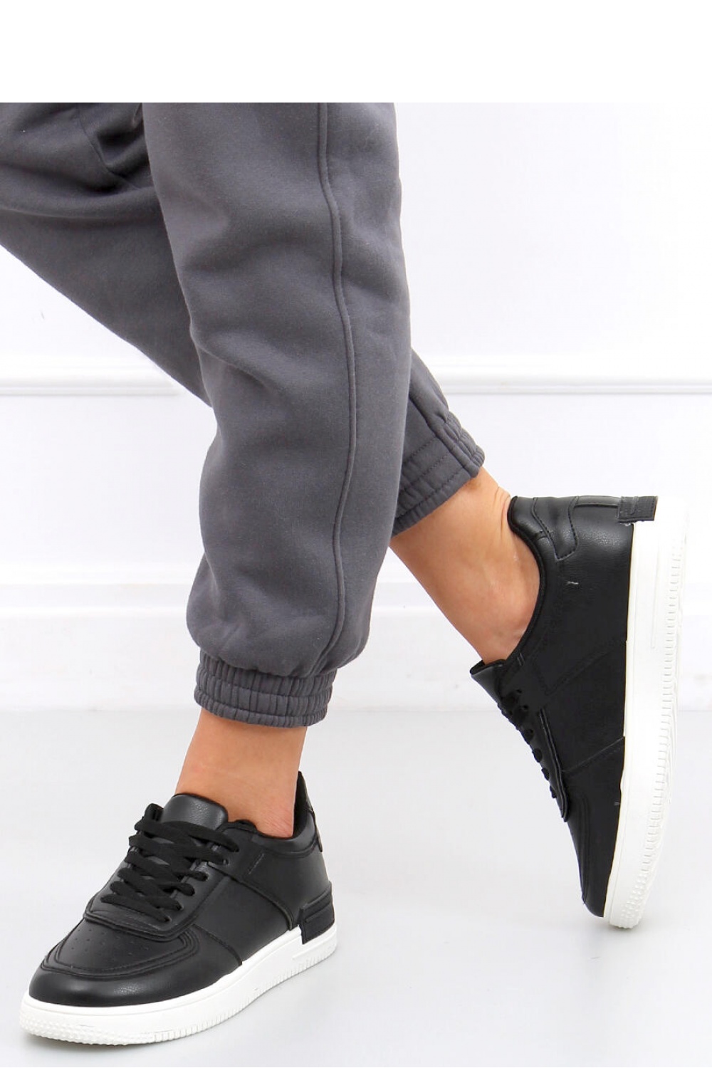 Sportschuhe model 164907 Inello schwarz Damen