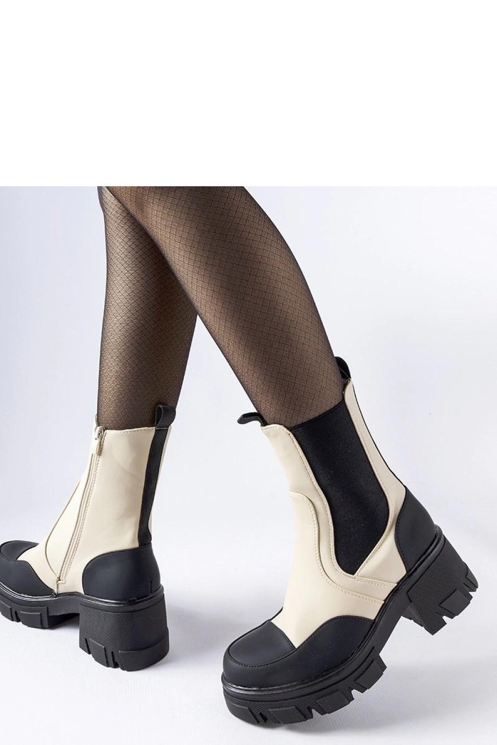  Boots model 204608 Solea  beige