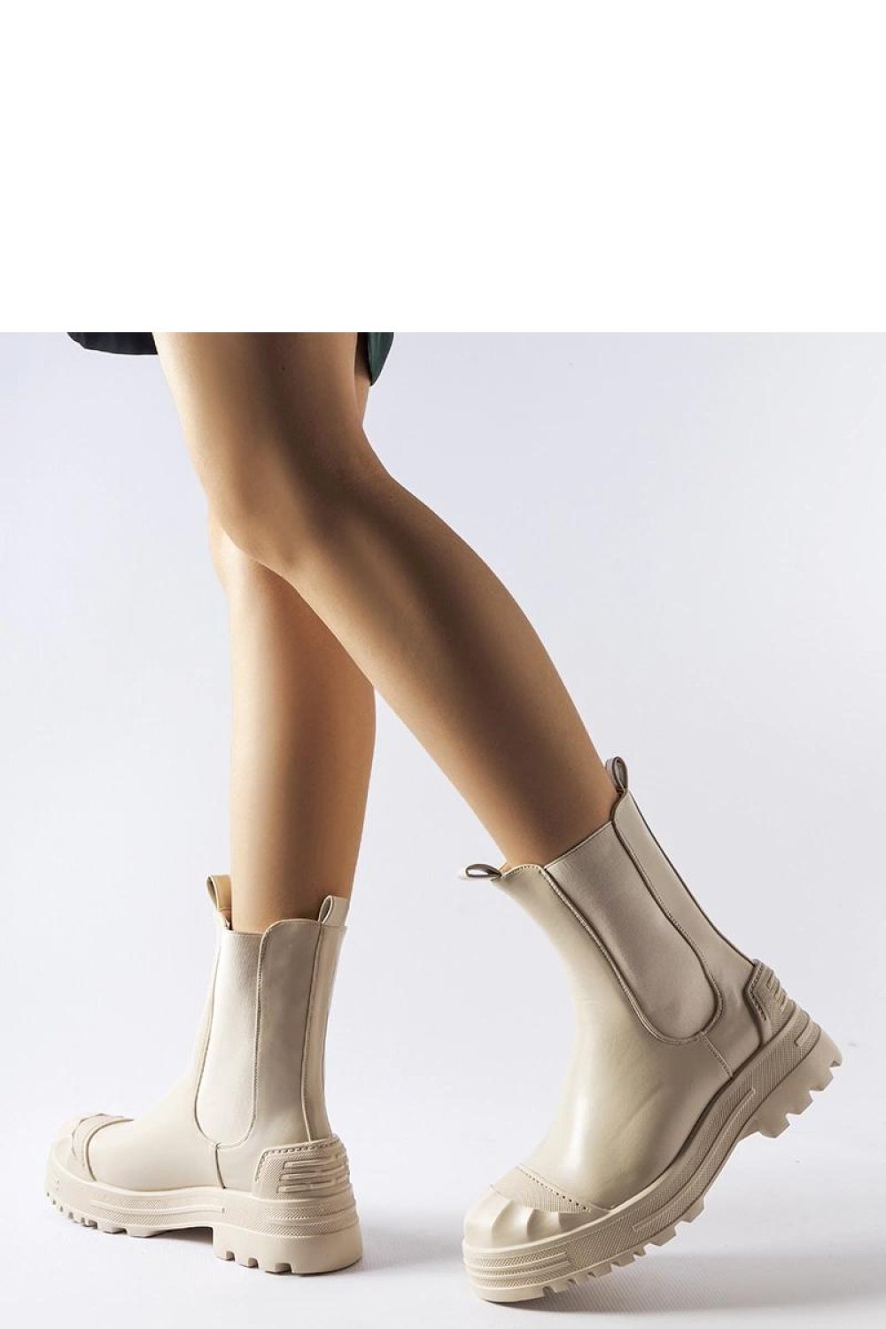  Boots model 204593 Solea  beige