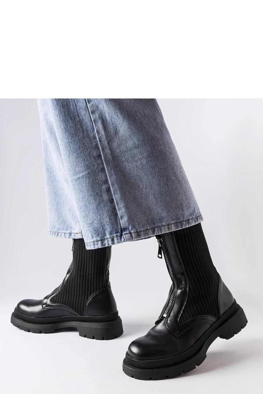  Boots model 204626 Solea  black