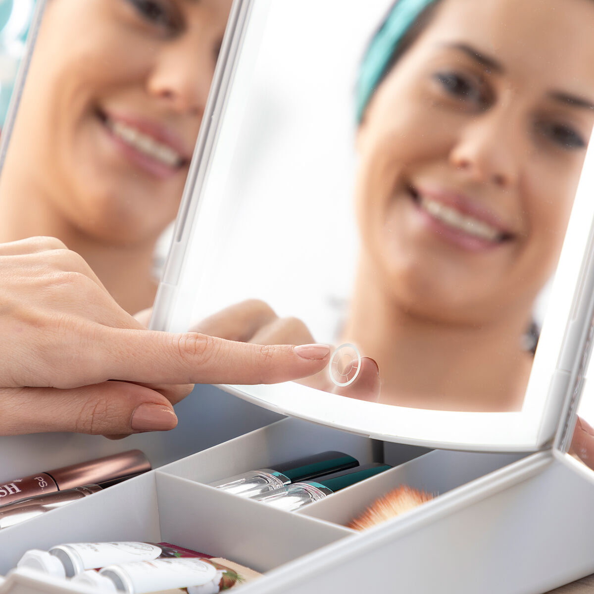 3-In-1 Folding LED Mirror with Make-up Organiser Panomir InnovaGoods 3-In-1 Folding LED Mirror with Make-up Organiser Panomir InnovaGoods