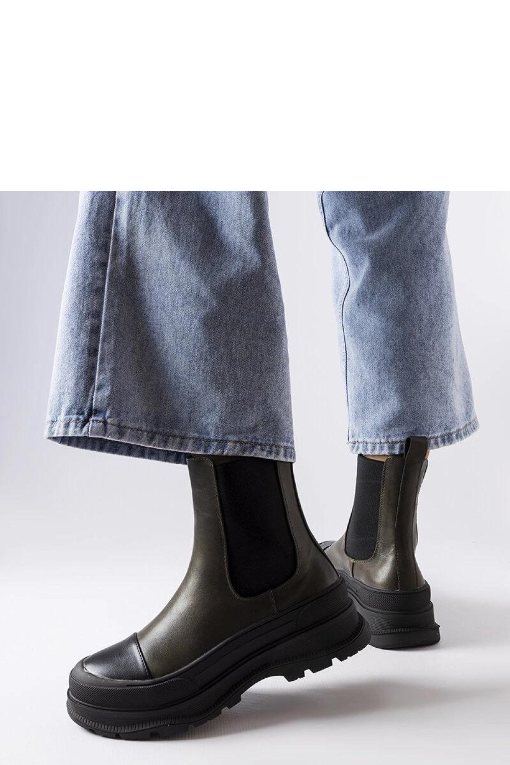  Boots model 204627 Solea  green
