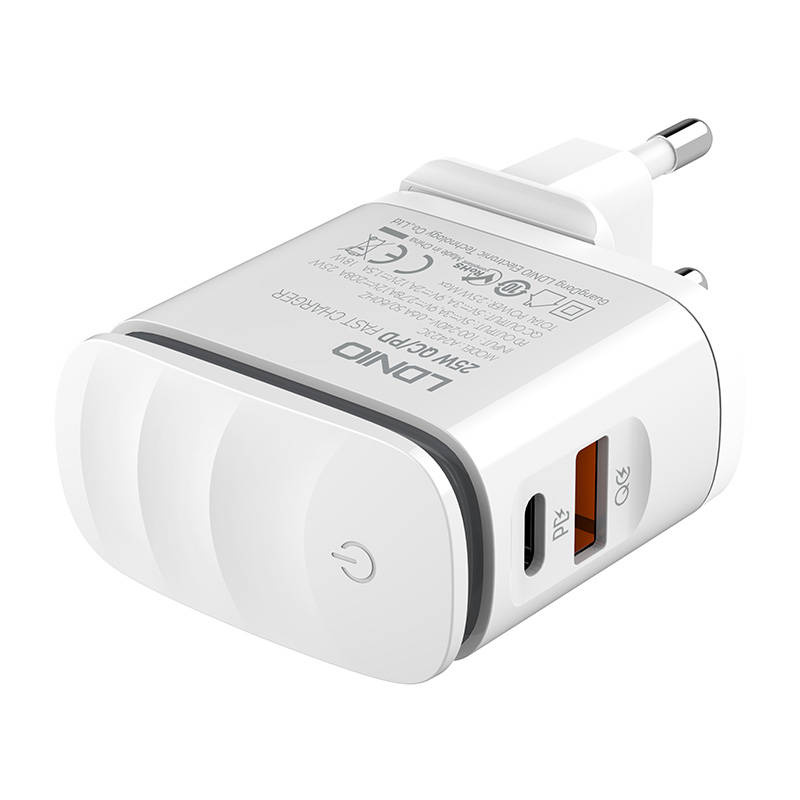 LDNIO A2423C Wall Charger USB-A, USB-C + Lightning cable