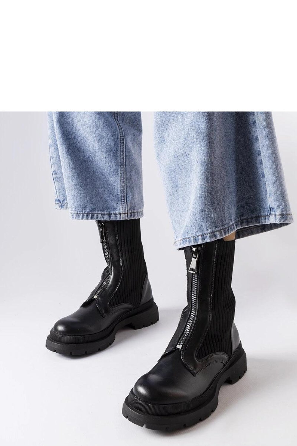  Boots model 204626 Solea  black