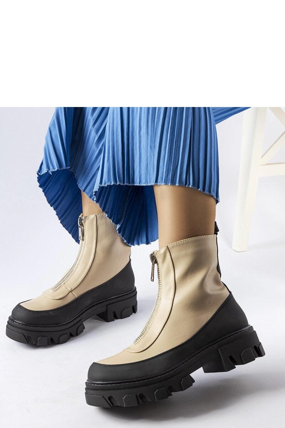  Boots model 204625 Solea  beige