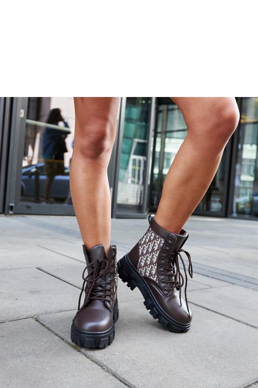  Boots model 206540 Solea  brown