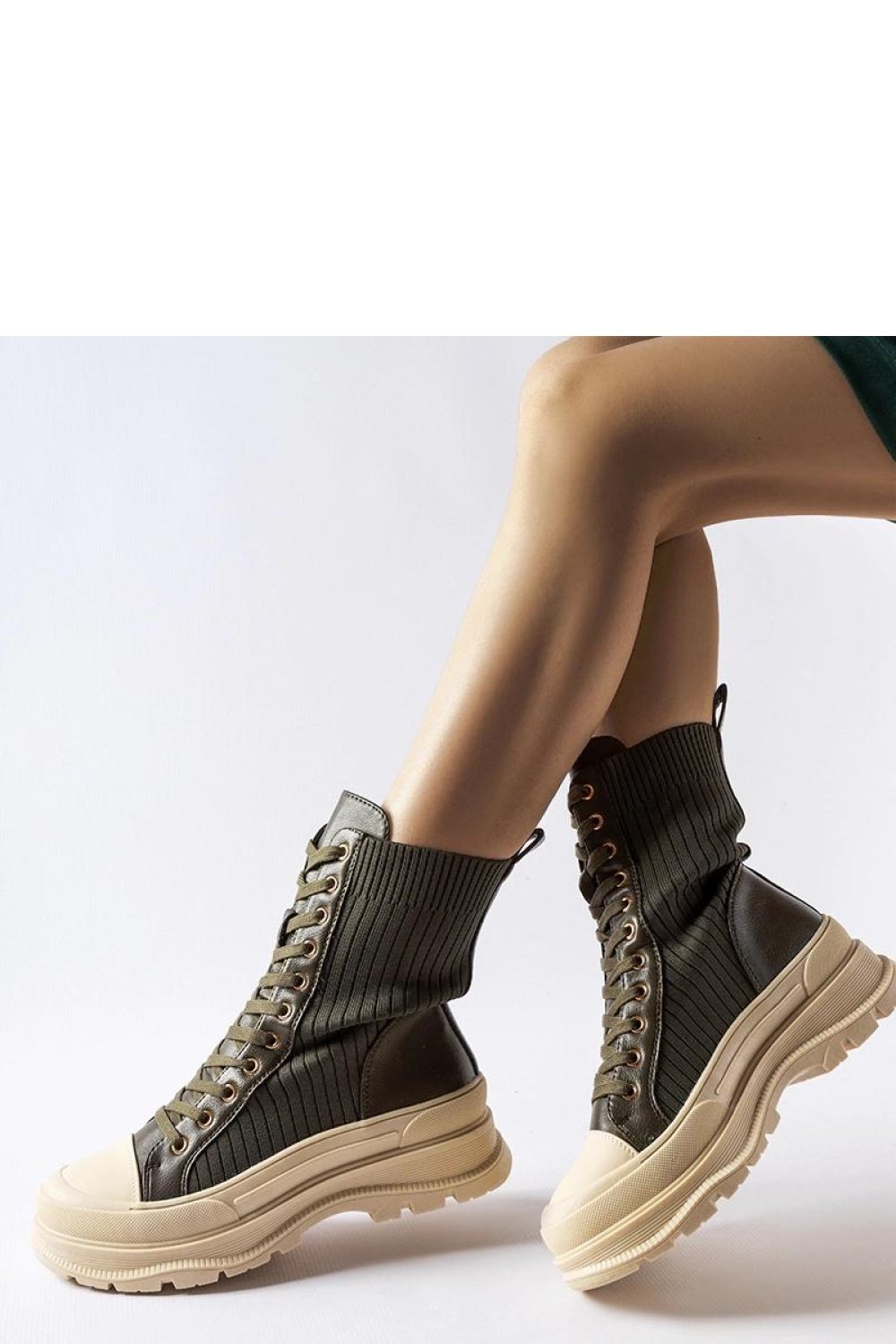  Boots model 204595 Solea  green