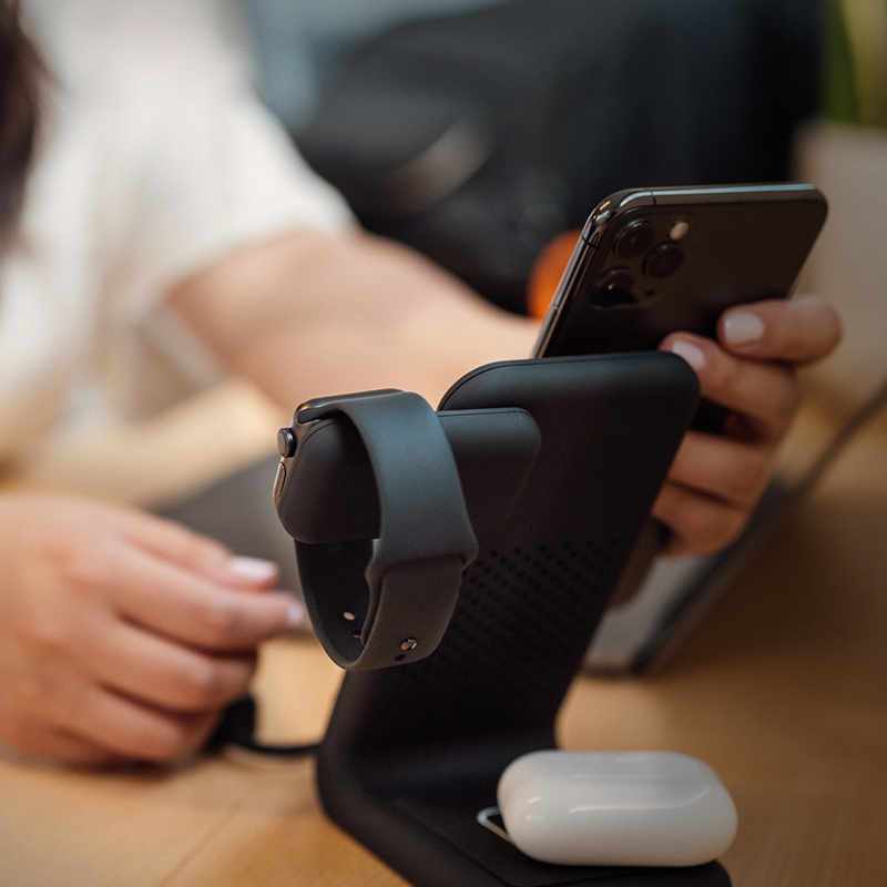 STM ChargeTree Swing 3in1 to Apple iPhone, AirPods & Watch (black)