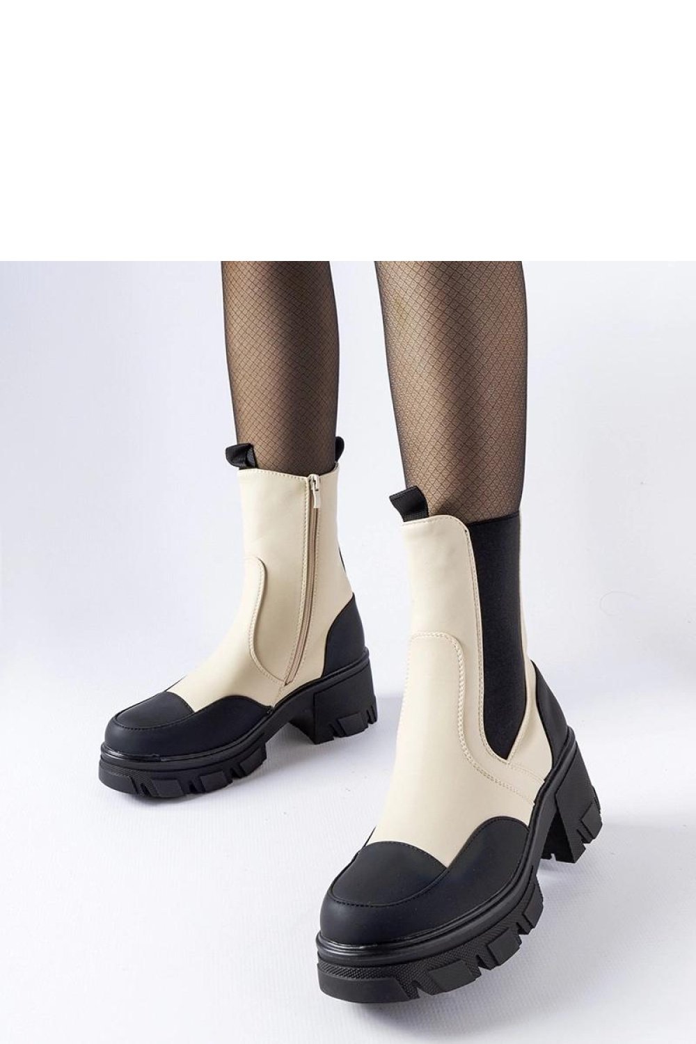  Boots model 204608 Solea  beige