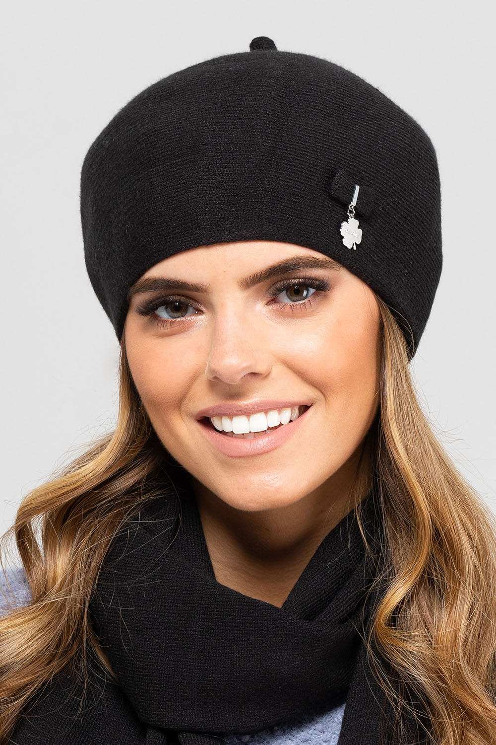 Beret model 136335 Kamea black Ladies