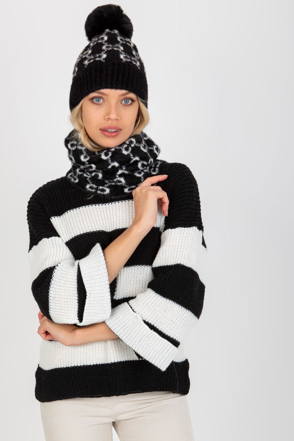  Infinity Scarf model 185920 AT  black