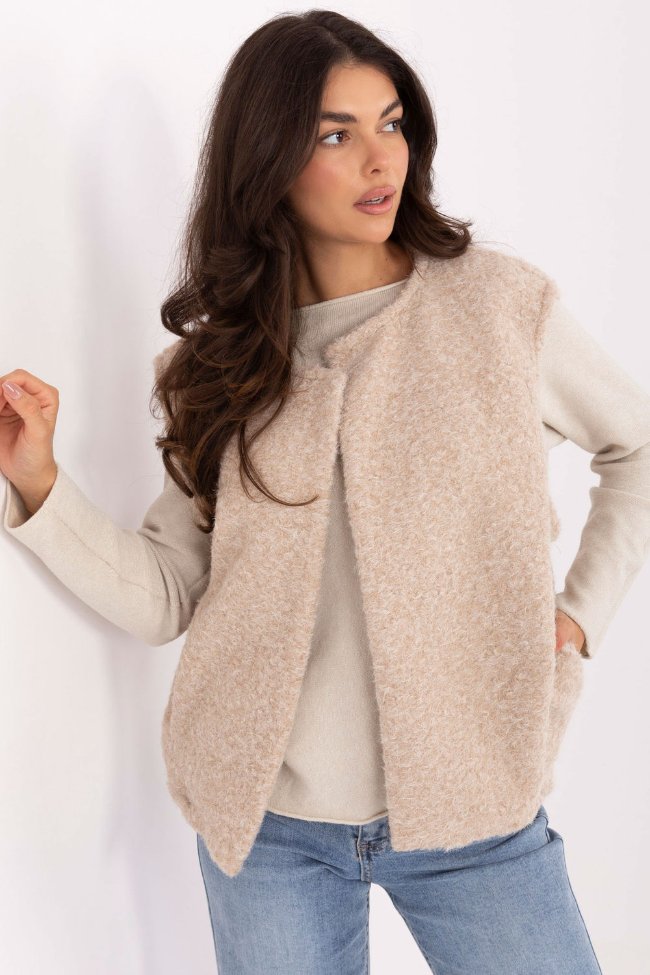  Gilet model Rue Paris  beige